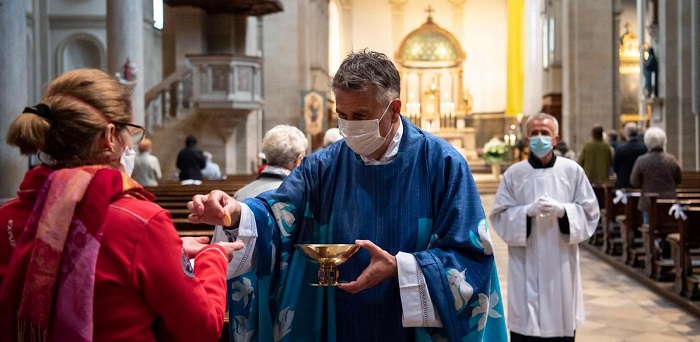La Chiesa e i linguaggi della pandemia